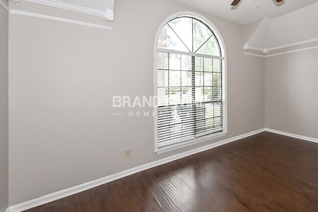 Foto del edificio - *** 1 month FREE RENT!!! ***