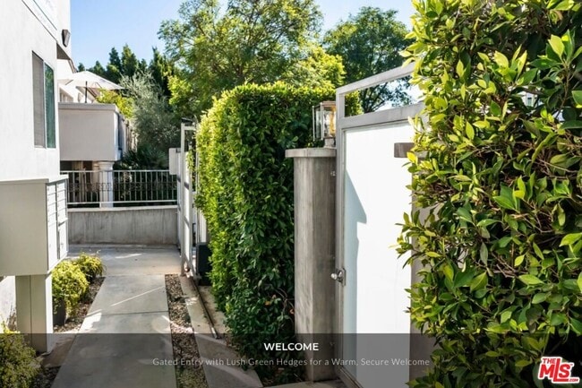 Building Photo - 866 Hilldale Ave