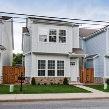 Building Photo - 508 W Persimmon St