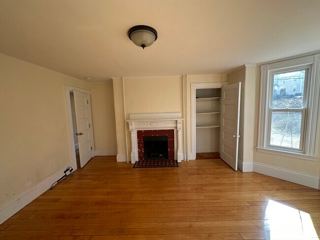 Building Photo - 56 Murdock St