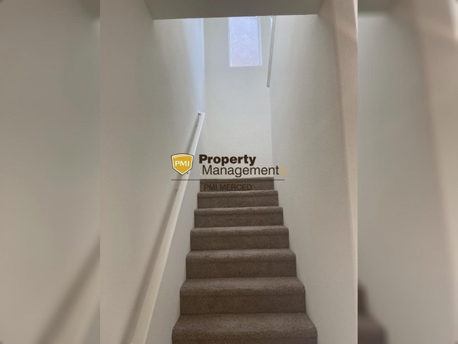 Photo - "Charming 3-Bed Haven with Granite Elegance in Merced!" Apartment