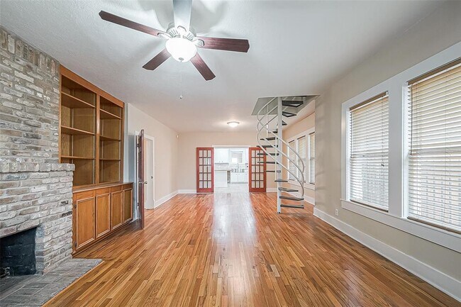 Building Photo - 707 Peden St
