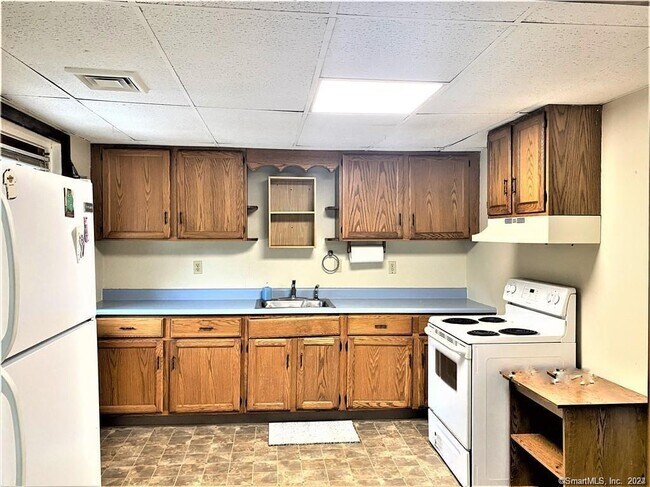 Building Photo - 1559 Stafford Rd