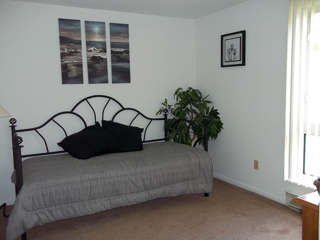 Bedroom - Windsor Mews Apartments