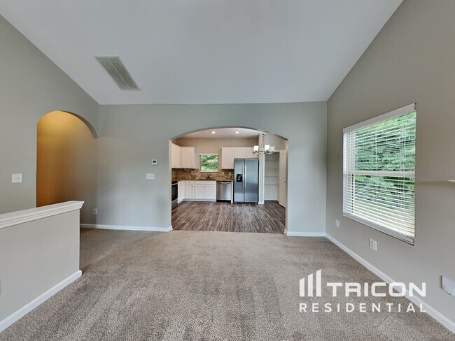 Building Photo - 456 Clematis Court