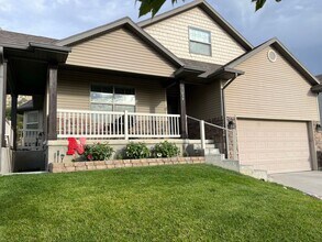 Building Photo - 639 S Appaloosa Cir