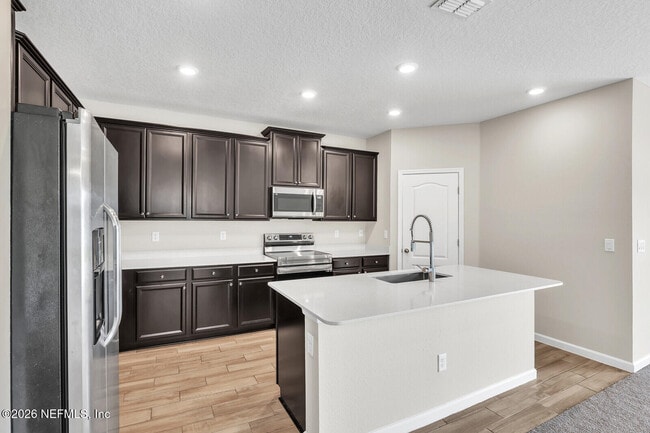 Foto del edificio - 16187 Blossom Lake Dr