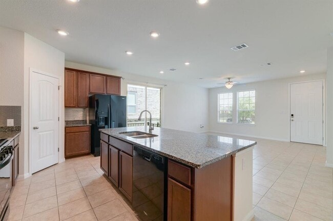 Building Photo - 2941 Harvester Ln