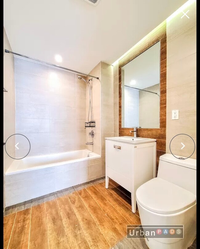 Building Photo - 473 Kosciuszko St