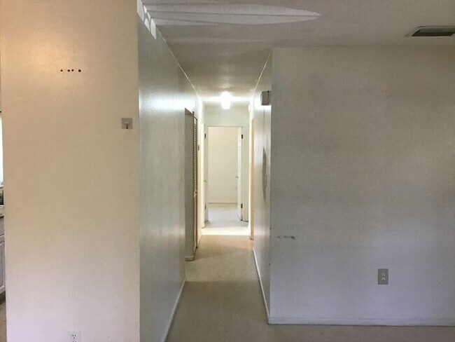 Building Photo - 2838 Maple Ave