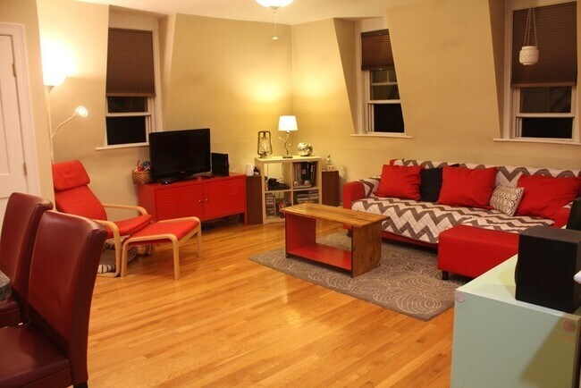 Foto del edificio - 84 Lake Rd