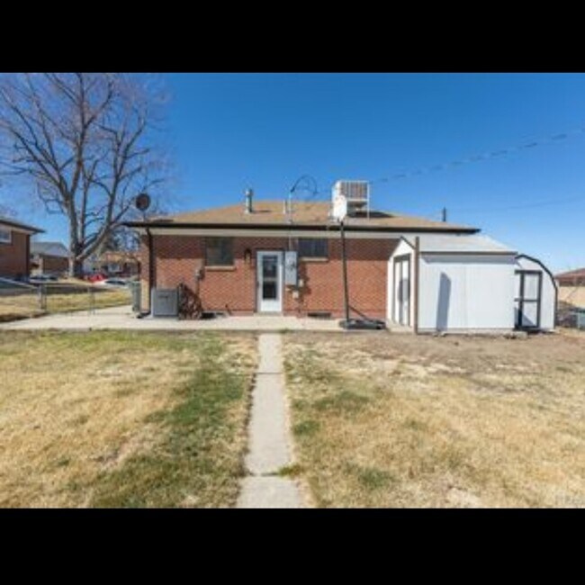 Foto del edificio - 10454 Grant Dr
