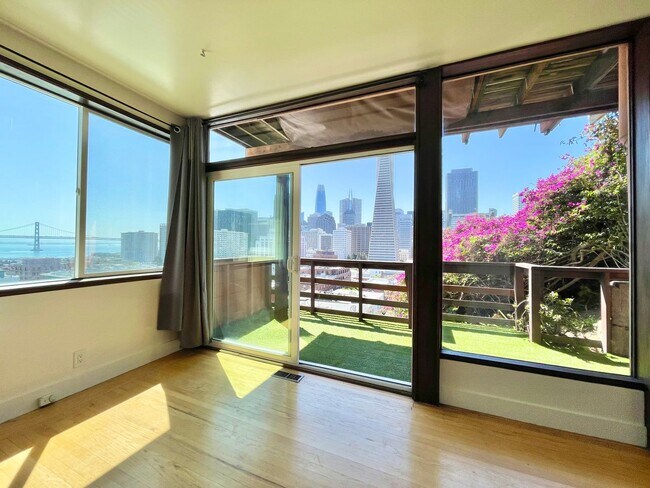 Building Photo - 2BR/1BA PANO Views from Top Telegraph Hill...