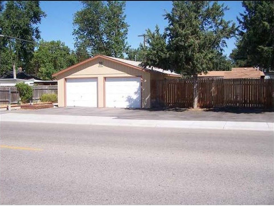 Building Photo - 702 W Highland St