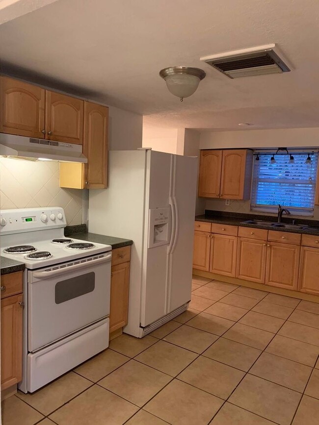 Photo - Available NOW ! - Single Family House in Orlando