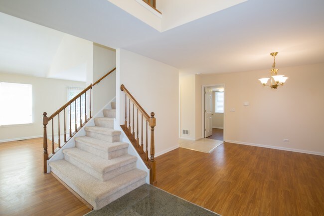 Building Photo - 2970 Hillsboro Ln