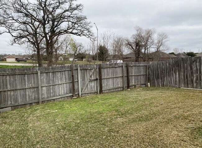 Foto del edificio - 947 Willow Pond St