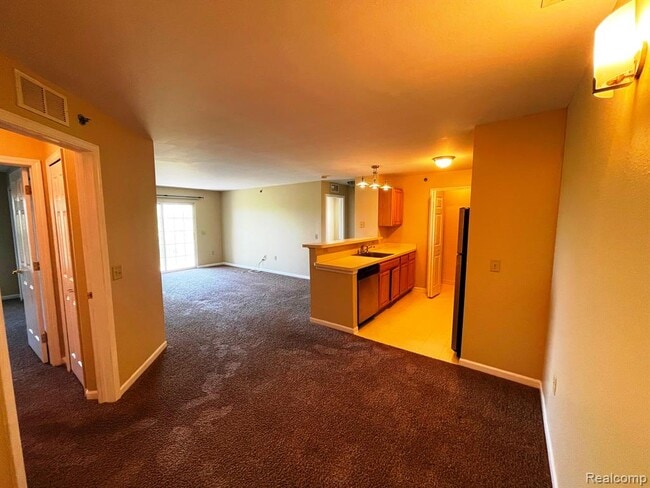 Foto del edificio - 15200 Silver Pkwy