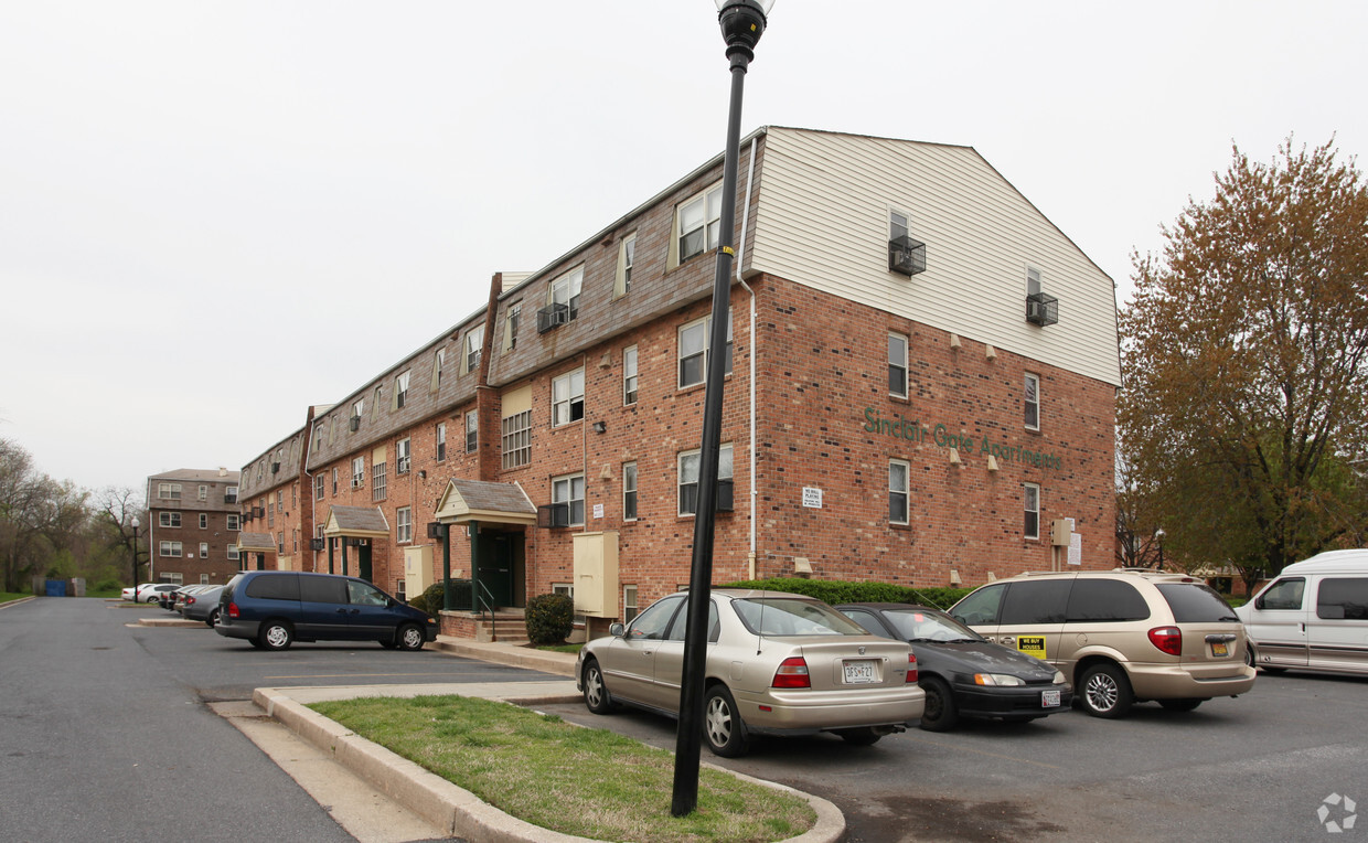 Primary Photo - Sinclair Gate Apartments