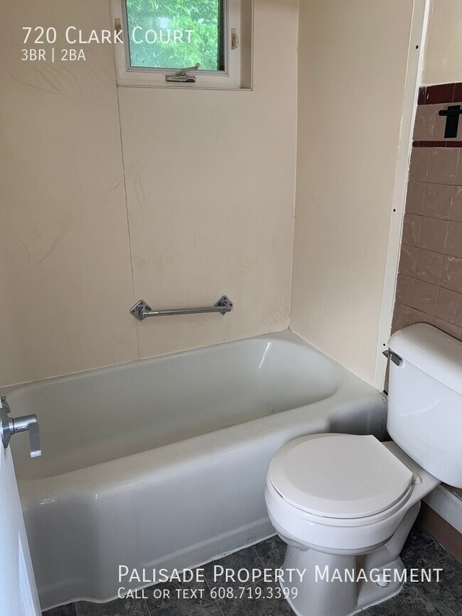 Foto del edificio - 720 Clark Ct