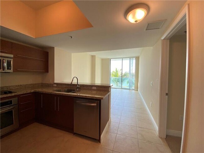 Building Photo - 2681 N Flamingo Rd