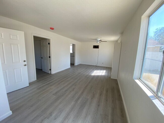 Foto del edificio - 2634 Desert St