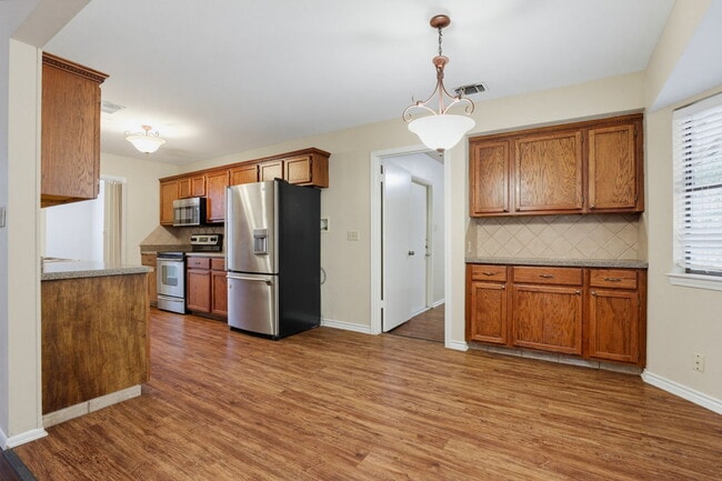 Foto del edificio - 15127 Elkton Dr