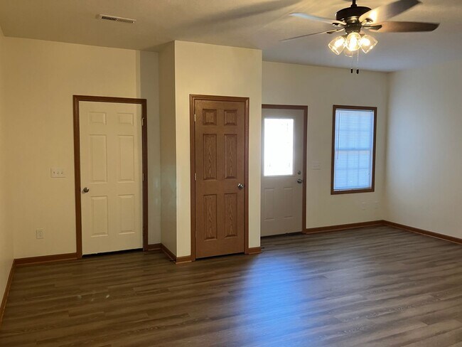 Foto del edificio - 1011 Laurel Tree Ct
