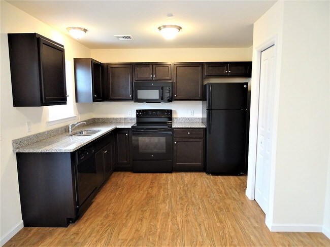 Foto del edificio - 3 Bedroom Townhouse with Lovely Kitchen