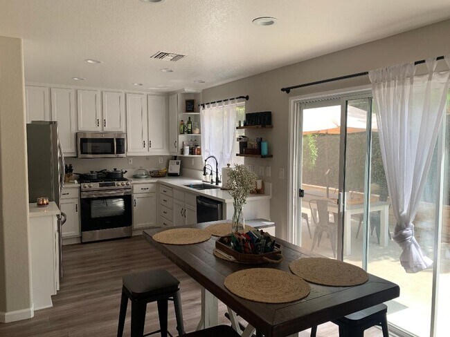 Building Photo - 492 Paseo Del Valle