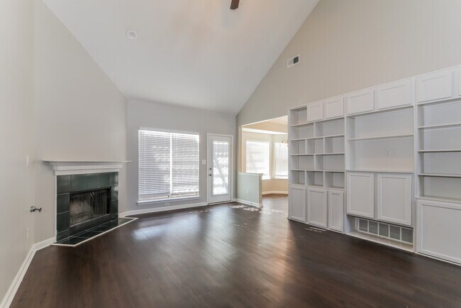 Foto del edificio - 9093 Weeping Cherry Ln
