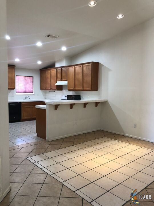 Building Photo - 263 la Paz Dr