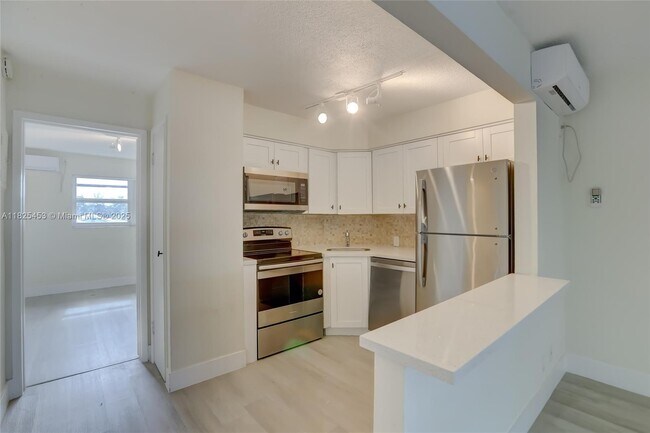Foto del edificio - 1520 NE 56th St