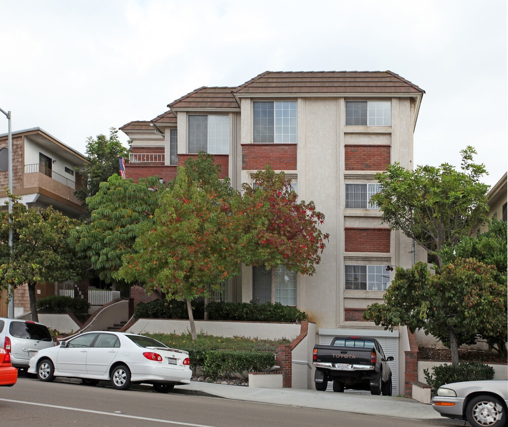 Building Photo - 2125 Chatsworth Blvd