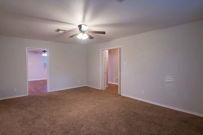 Building Photo - 2110 Inwood Cir