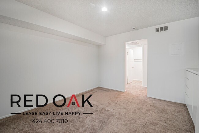 Foto del edificio - 8309 Cedros Ave