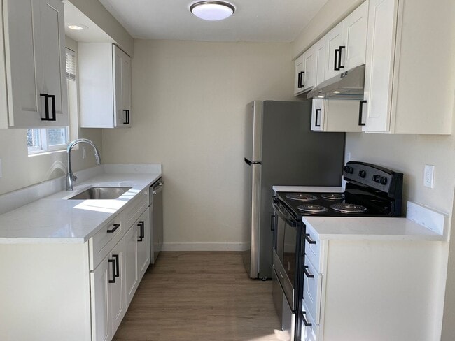 Interior Photo - 1601 N. LaVenture Rd