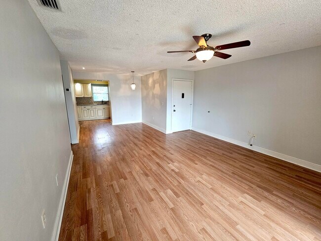 Foto del edificio - 3135 Shady Dell Ln