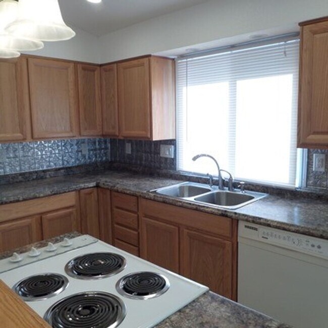 Foto del edificio - Super Cute & Charming 2-Bedroom Des Moines Home With Giant Fenced Yard!!