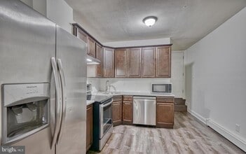 Building Photo - 204 N Port St