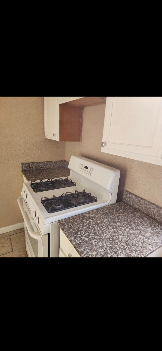 Foto del edificio - 1677 McLaran Ave