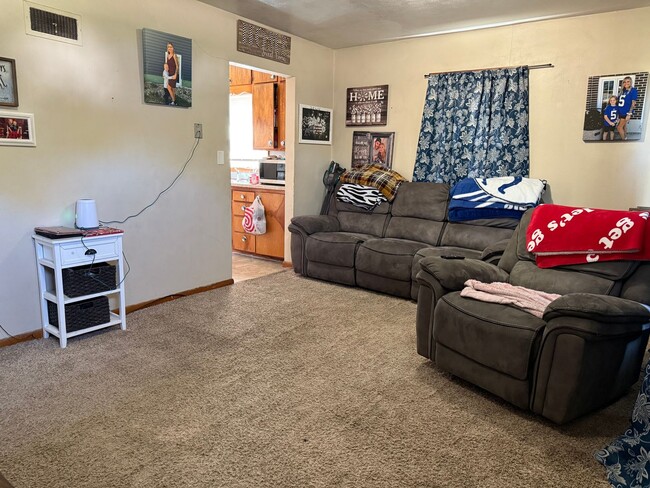 Building Photo - 3 Bedroom, 1 Bathroom House located in Was...