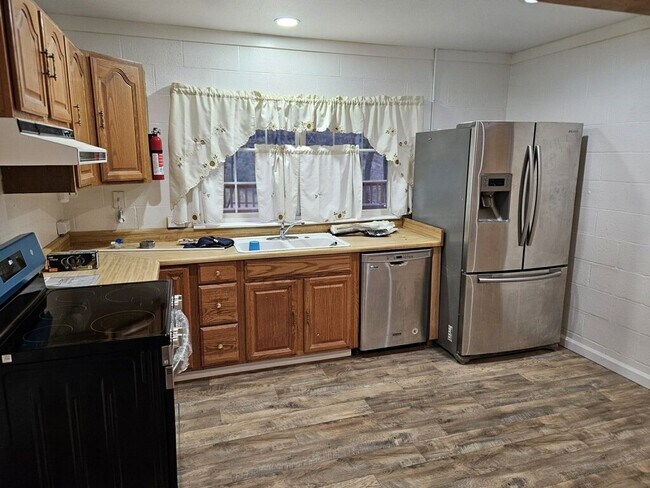 Building Photo - Move-in special: Enjoy a $500.00 discount ...