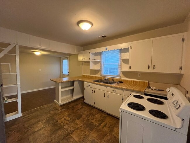 Photo - 1 Bedroom/ 1 Bathroom Duplex plus office, ... House