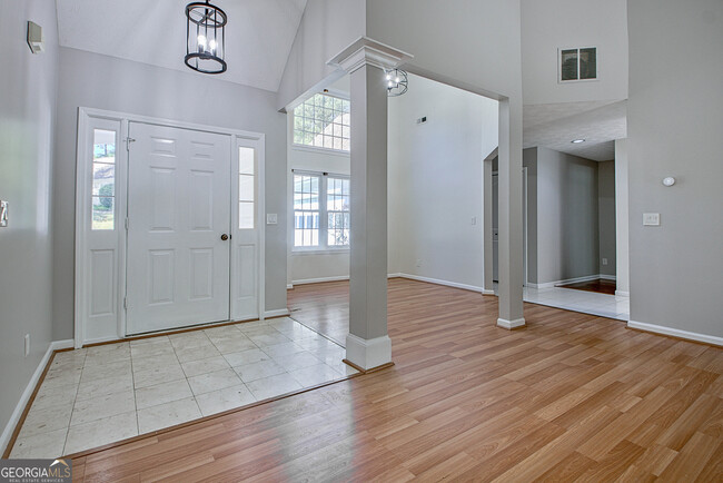 Building Photo - 302 Vendella Cir