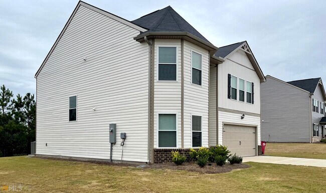 Foto del edificio - 166 Goodall Woods Dr