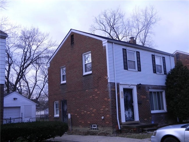 Building Photo - 8811 Farmbrook St