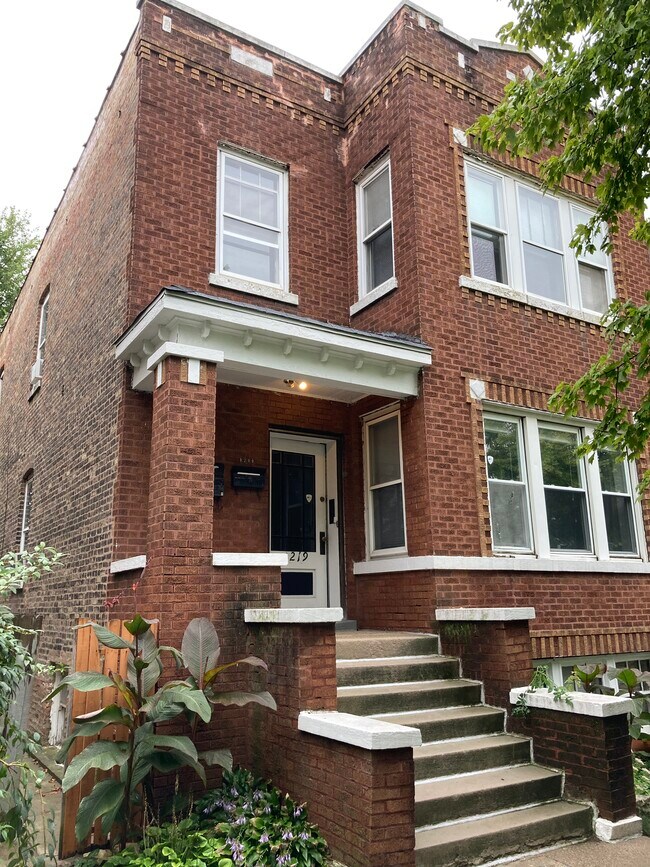 Building Photo - 1219 S 61st Ct