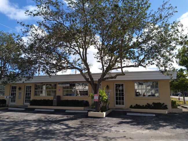 Foto del edificio - 2448 NE 13th Ave