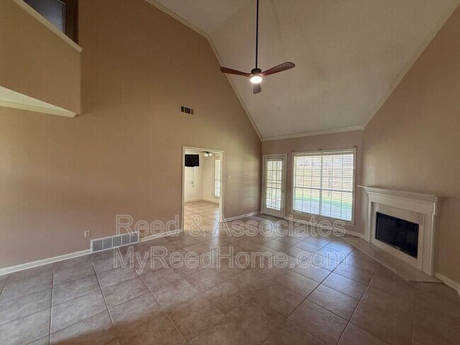 Foto del edificio - 3066 Shadow Green Ln